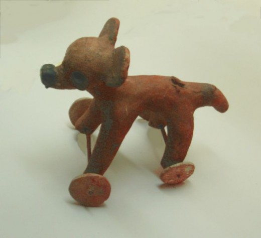 nice old toy Remojadas Wheeled Figurine