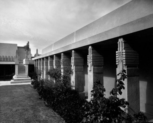 Frank Lloyd Wright’s Hollyhock house To Reopen