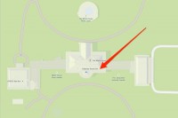 Google Maps displays Edward Snowden in the White house