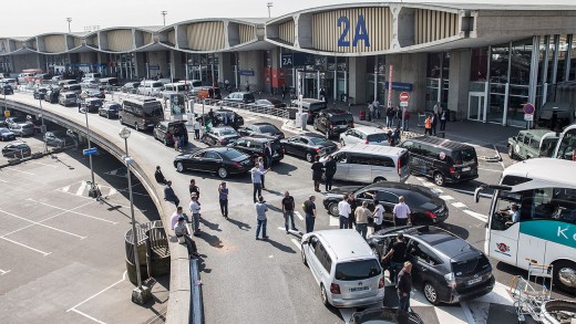 Uber Protest in Paris: French Cabbies Blockade Roads, Assault Drivers