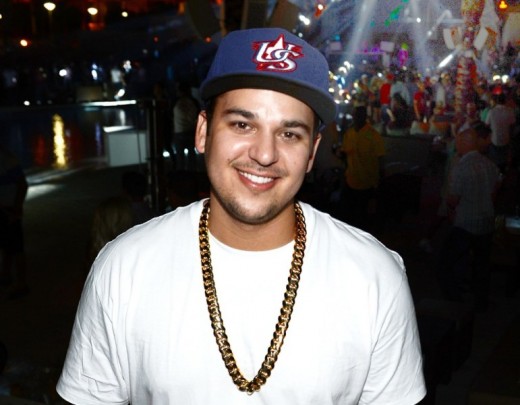 Rob Kardashian Steps Out With Weight achieve To In-N-Out Burger; enthusiasts React To fat Shaming