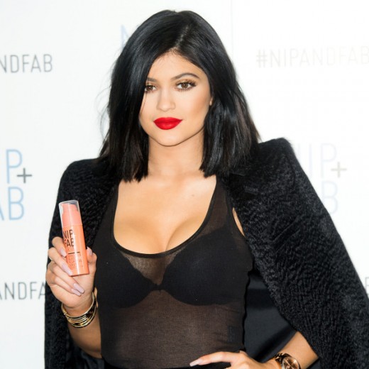 Kylie Jenner Poses In attractive Bikini; Kim Kardashian displays Eerie Similarities Between the two