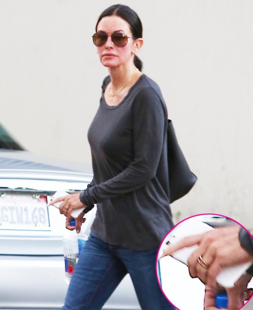 Courteney Cox Is seen without Engagment Ring After Splitting With Johnny McDaid