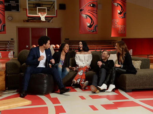 Vanessa Hudgens Reunites In High School Musical Telecast Along With Ashley Tisdale