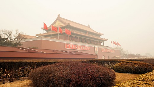 Mark Zuckerberg Jogs thru Beijing Smog