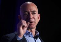 Bezos: “I would never say” no to Amazon wearables