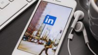 LinkedIn cautiously brings video to its feed