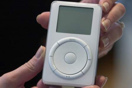 iPod marks its 15th birthday in a changed world | DeviceDaily.com