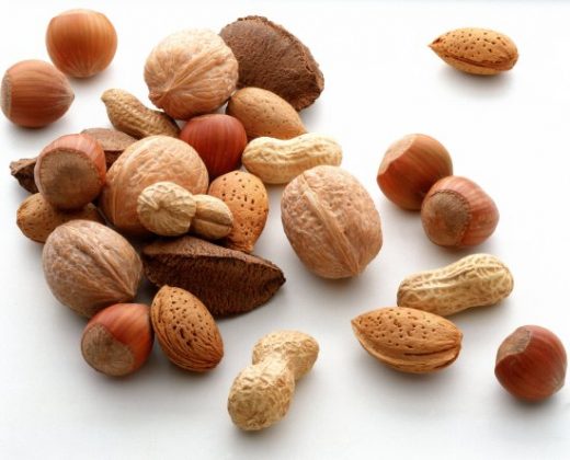 Eating a Handful of Nuts May Prevent Major Diseases