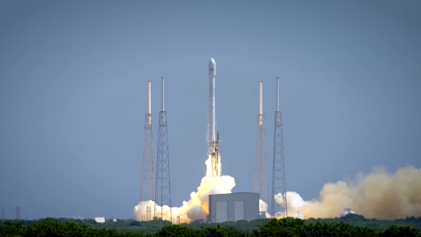 End launch. SPACEX. Falcon 9 on the Launchpad. USA Space Launch.
