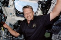 Astronaut and climate scientist Piers Sellers dies at 61