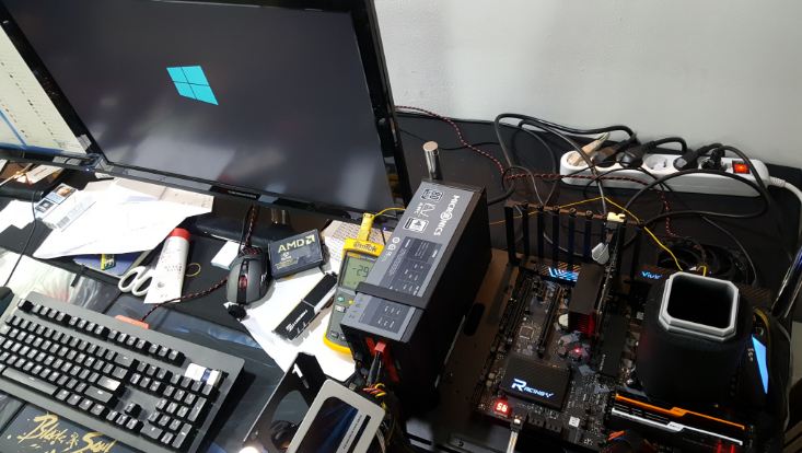 AMD Ryzen Reviews In Progress, Pictures Surface Online - Ryzen CPU tested under LN2 cooling
