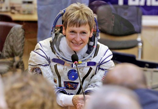 Peggy Whitson breaks the US record for cumulative time in space