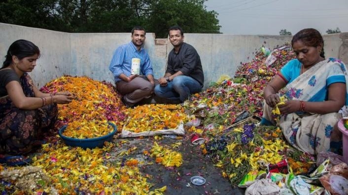 These Indian Entrepreneurs Upcycle Leftover Religious Flowers Into Useful Products | DeviceDaily.com