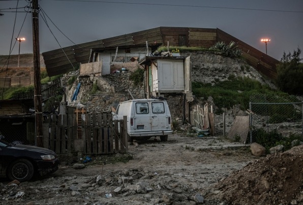 These Photos Take You Into The Makeshift Community Pressed Against The Border Wall | DeviceDaily.com