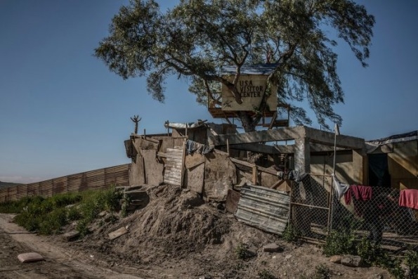 These Photos Take You Into The Makeshift Community Pressed Against The Border Wall | DeviceDaily.com