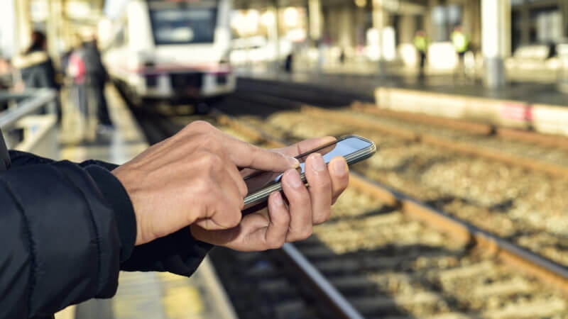 CommuteStream now offers native ads for dozens of transit apps around the US | DeviceDaily.com