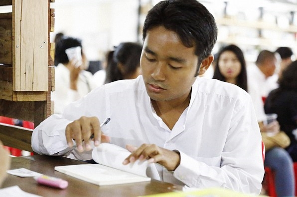Jailed For A Facebook Poem: The Fight Against Myanmar’s Draconian Defamation Laws | DeviceDaily.com Jailed For A Facebook Poem: The Fight Against Myanmar’s Draconian Defamation Laws | DeviceDaily.com