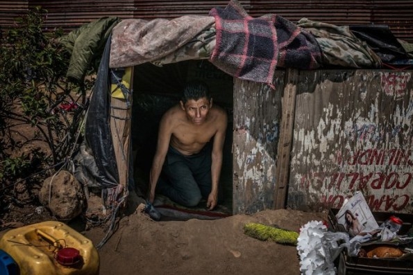 These Photos Take You Into The Makeshift Community Pressed Against The Border Wall | DeviceDaily.com