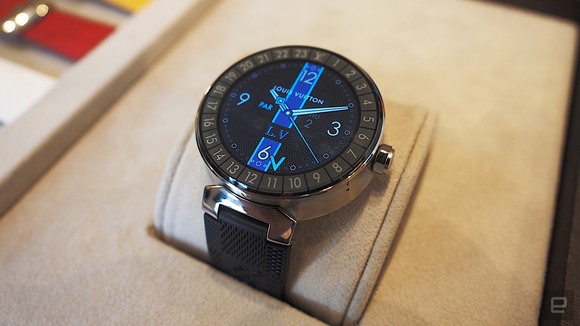 Louis Vuitton's smartwatch is an extravagant take on Android Wear | DeviceDaily.com
