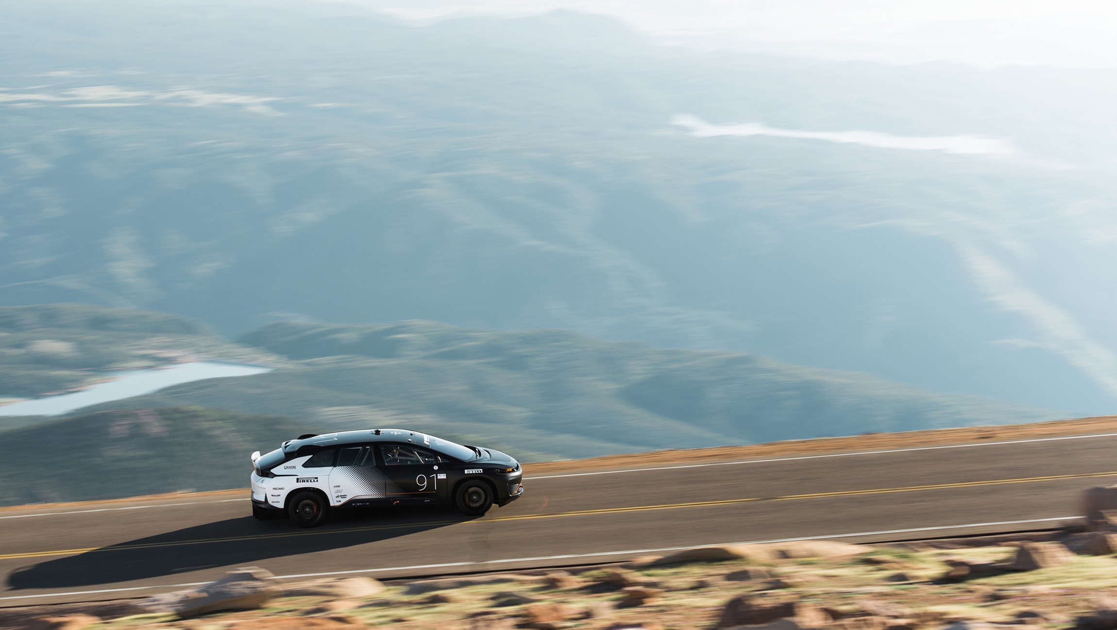 Watch the Faraday Future FF91 set a Pikes Peak record | DeviceDaily.com