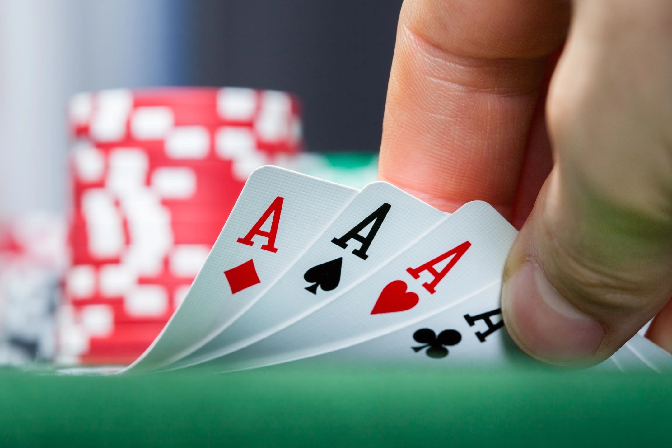 В предвкушении азарта. Покер. Покерные карты. Покер фото. Карты Покер фото.