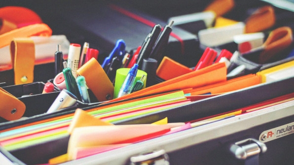 This Is How To Organize Your Messy Desk Drawers At Work | DeviceDaily.com