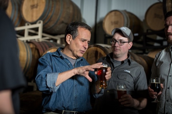 Sam Adams Tries To Raise Up Craft Brewing By Supporting The Competition | DeviceDaily.com