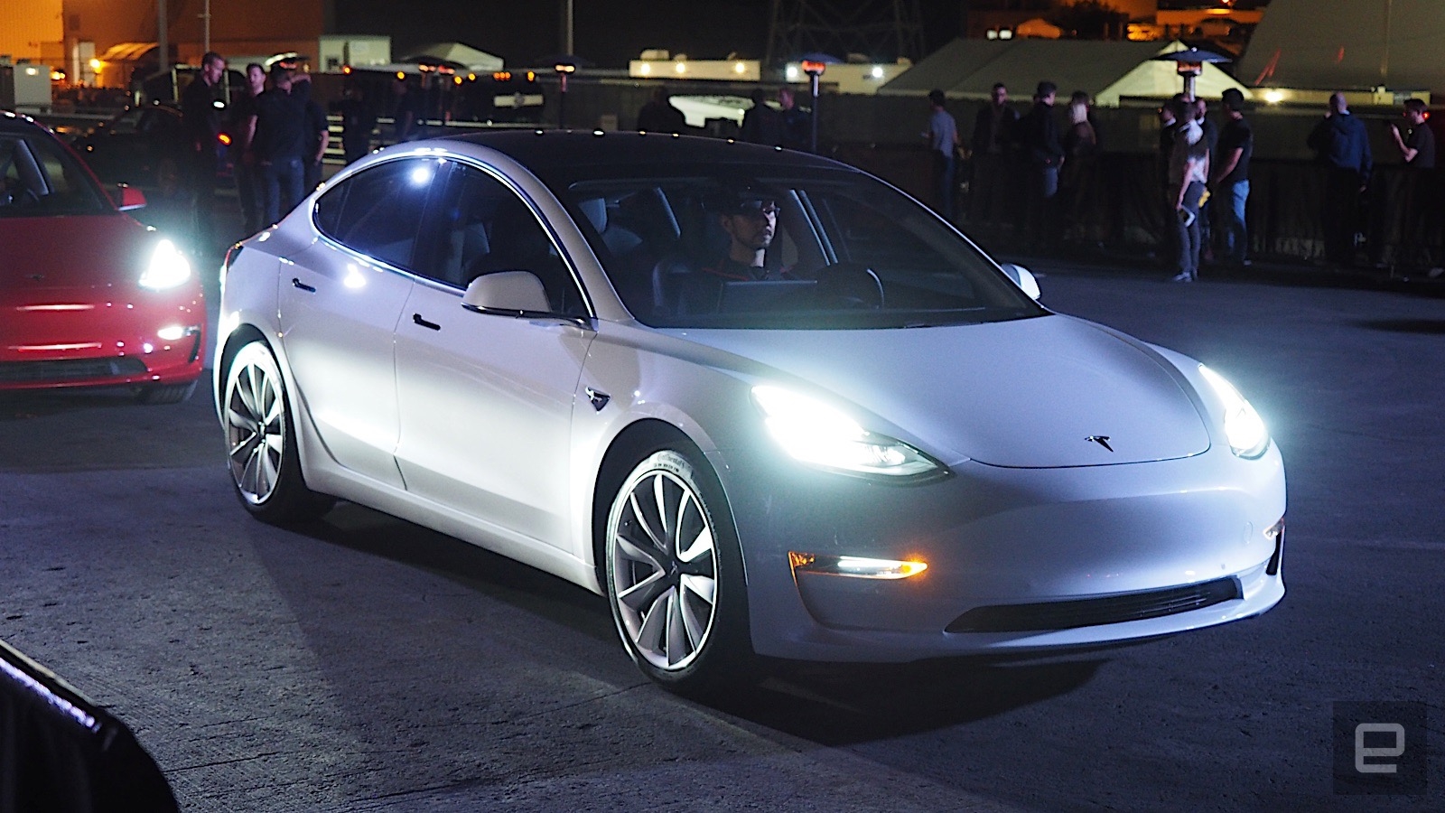 I took a ride in Tesla's new Model 3 | DeviceDaily.com
