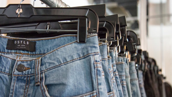 This Denim Company Thinks Blue Jeans Can Go Green And Still Be Affordable | DeviceDaily.com