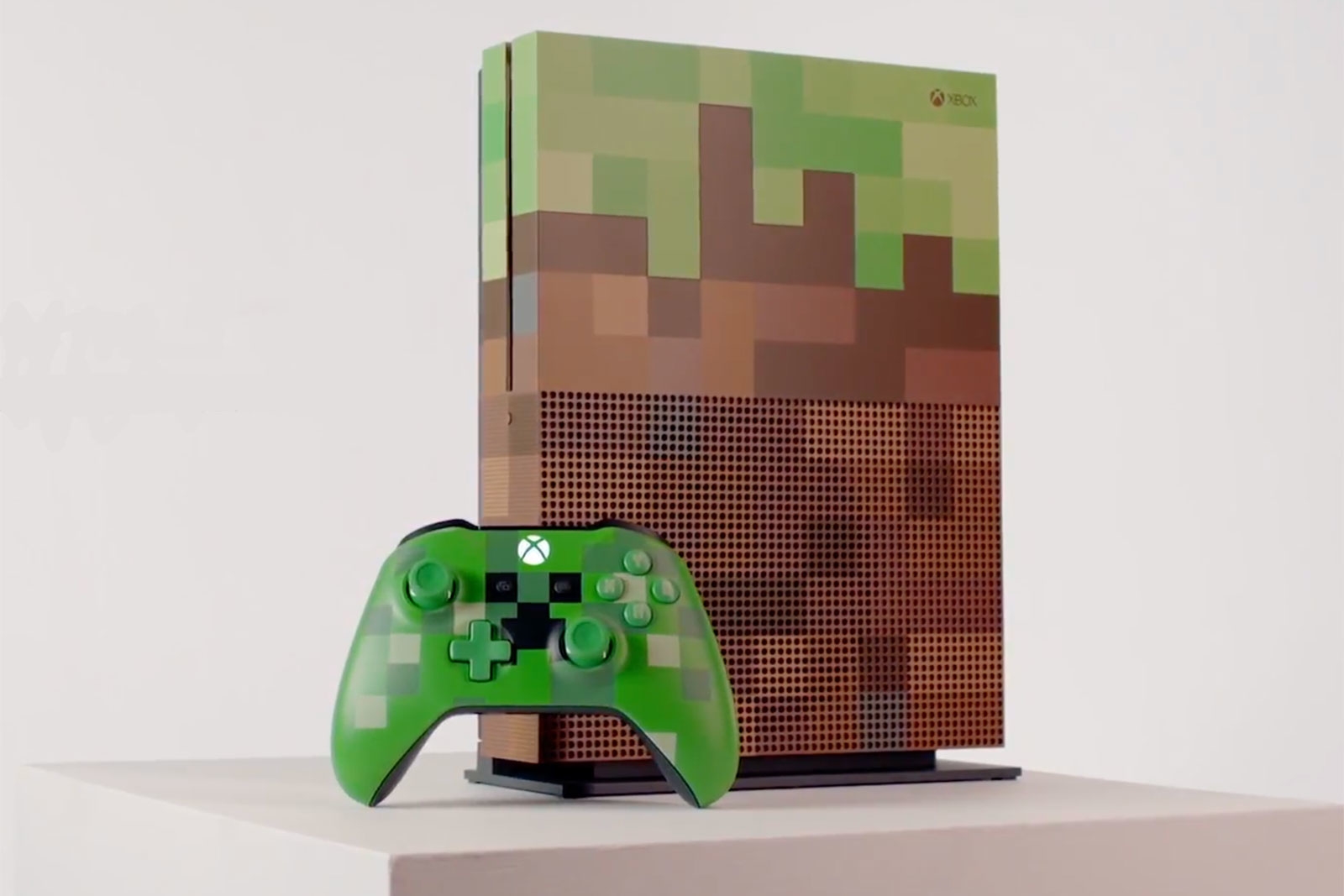 Microsoft unveils 'Minecraft' edition Xbox One S | DeviceDaily.com