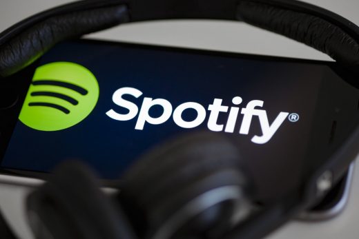 Spotify and Warner are ready to make a deal on music royalties