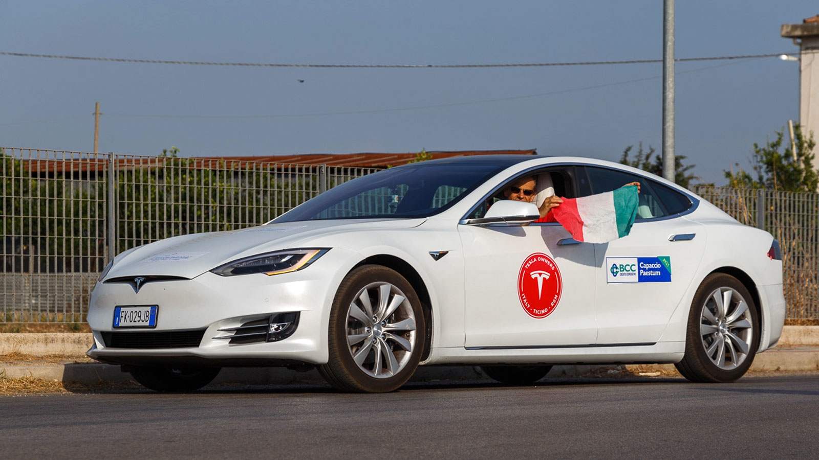 Tesla fans reach a symbolic long-distance EV driving milestone | DeviceDaily.com