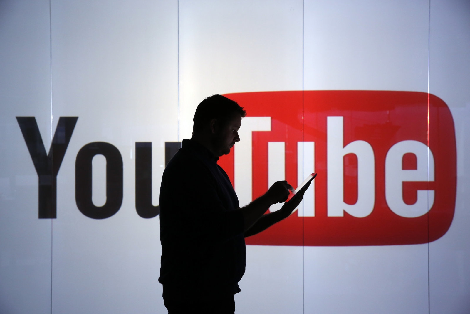 YouTube is testing live viewer counts on mobile | DeviceDaily.com
