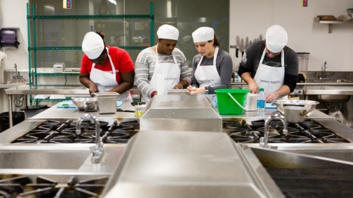 This Pop-Up Restaurant Trains Refugee Chefs While It Serves Their Delicious Food | DeviceDaily.com