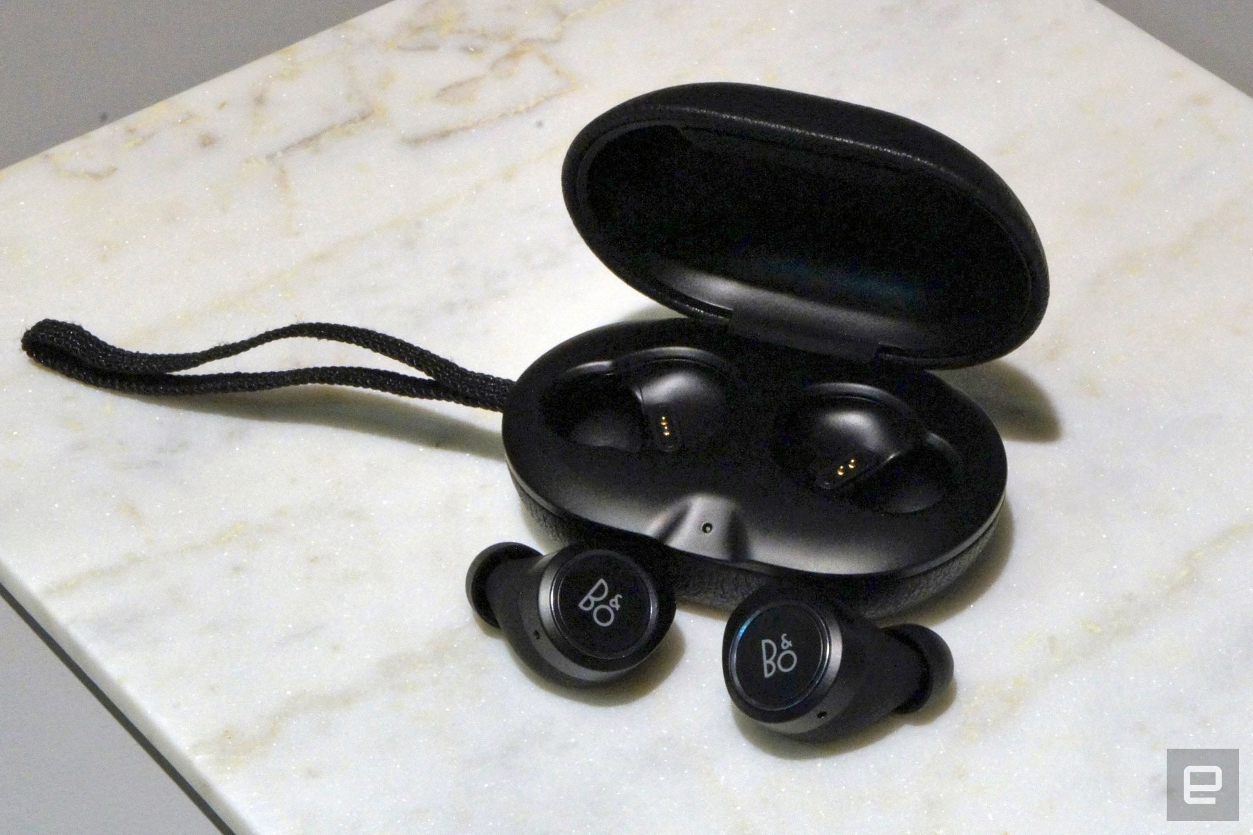 B and O Play launches the E8, its first wireless earbuds | DeviceDaily.com