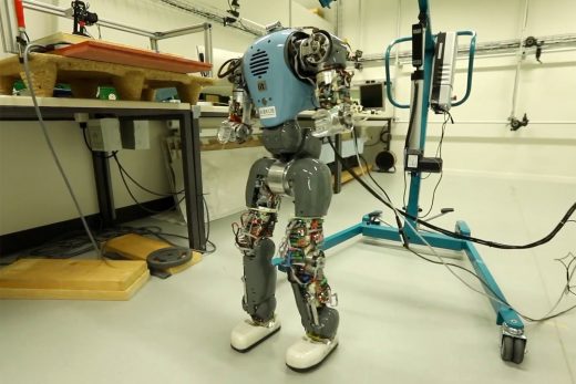 Robots learn to walk naturally by understanding their bodies
