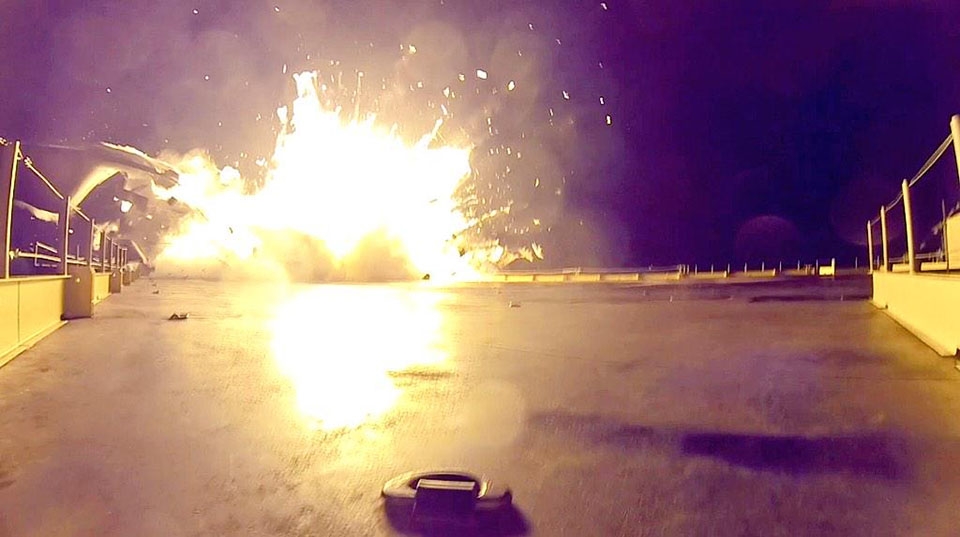 Watch SpaceX blow up a lot of rockets while trying to land them | DeviceDaily.com
