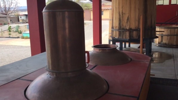 This Sustainable Mezcal Production Process Produces Both Drinks And Bricks | DeviceDaily.com