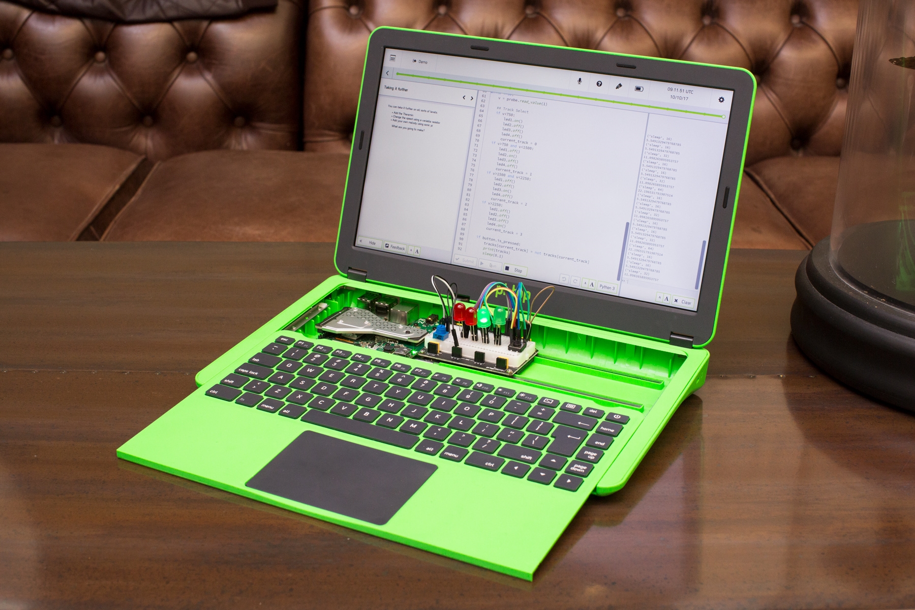 Raspberry Pi laptop teaches code with modular innards | DeviceDaily.com