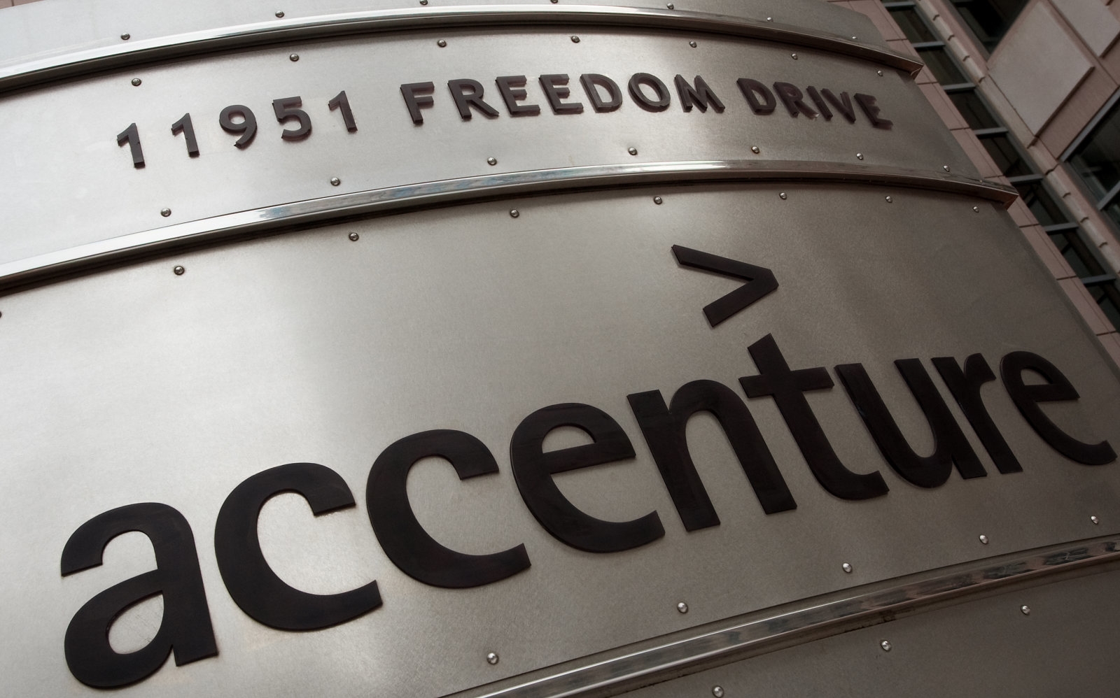 Accenture left four servers of sensitive data completely unprotected | DeviceDaily.com