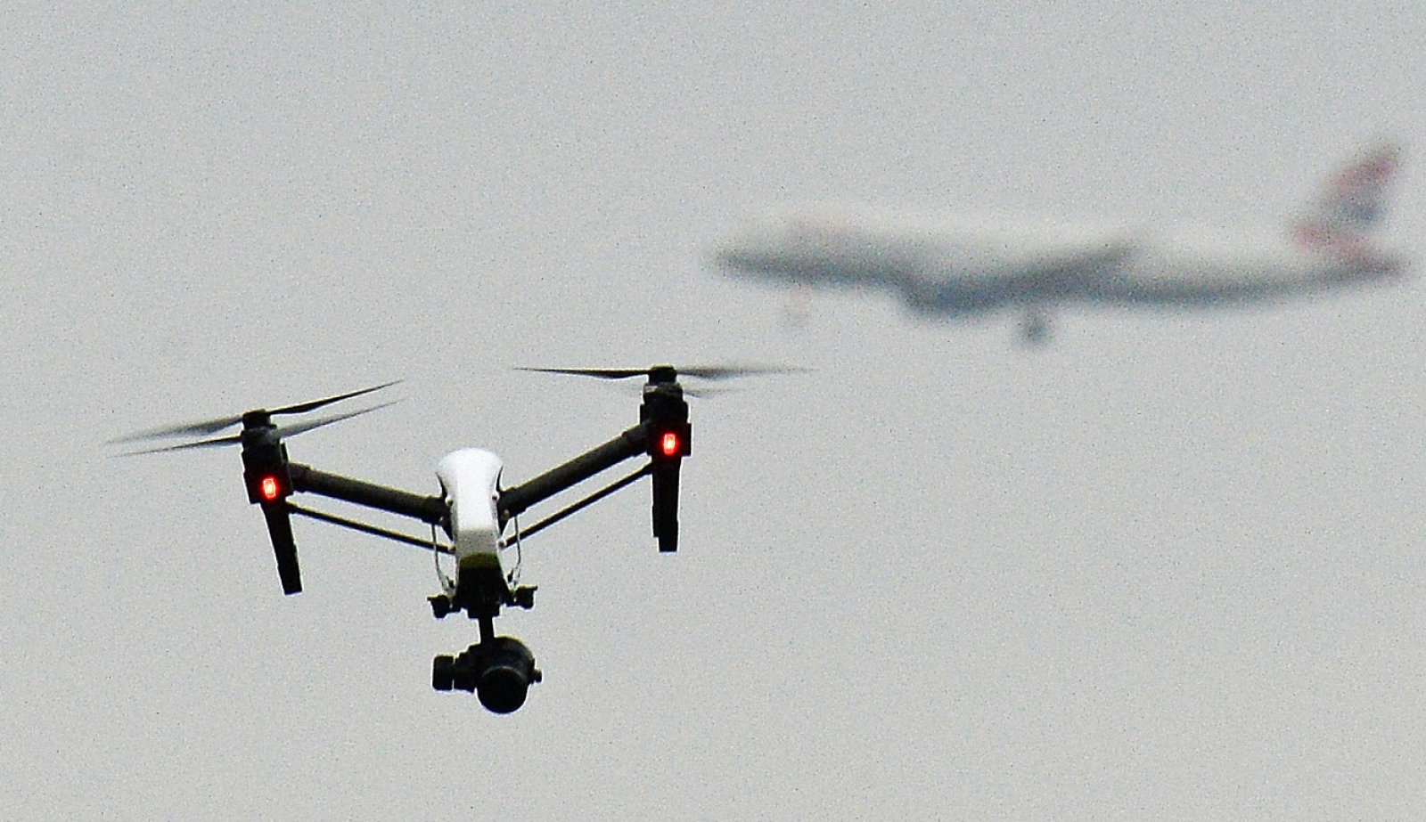 Air traffic controllers may get a break from non-stop drone reports | DeviceDaily.com