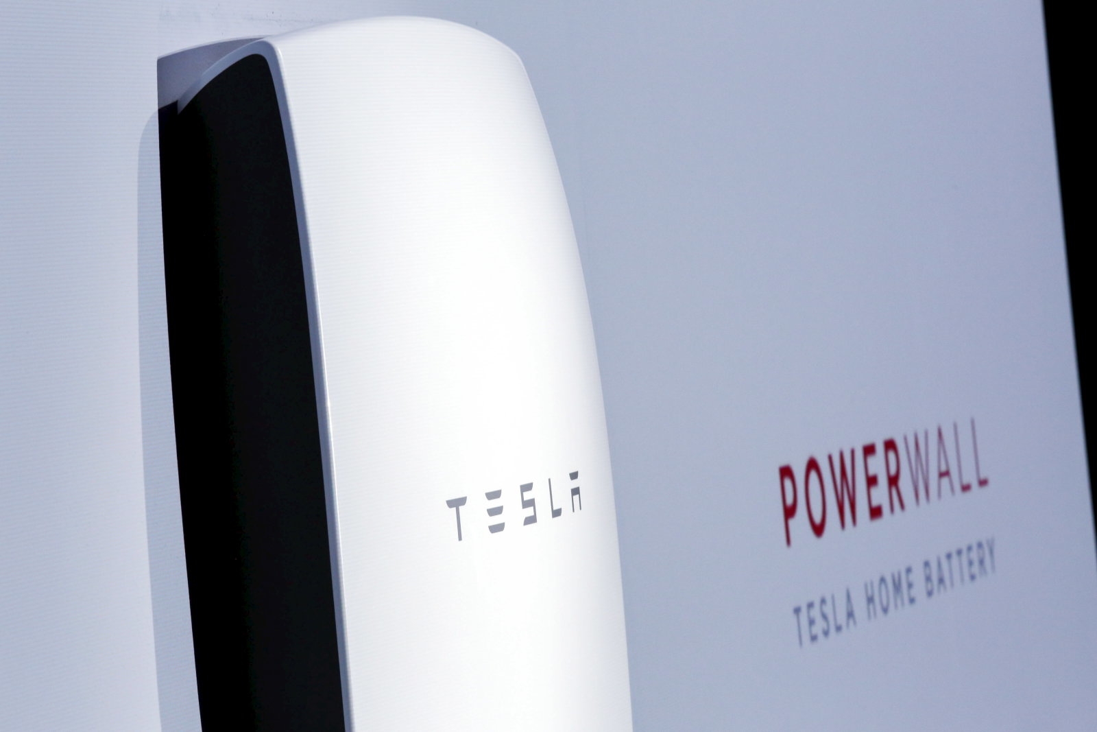 Tesla is shipping hundreds of Powerwall batteries to Puerto Rico | DeviceDaily.com