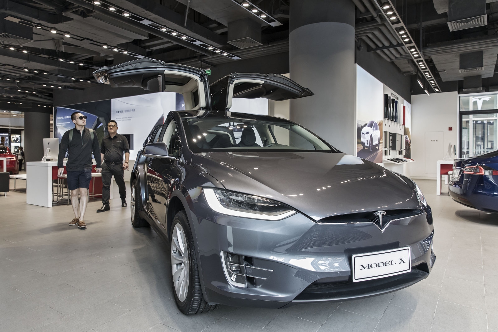 Tesla recalls 11,000 Model X SUVs for seat issues | DeviceDaily.com