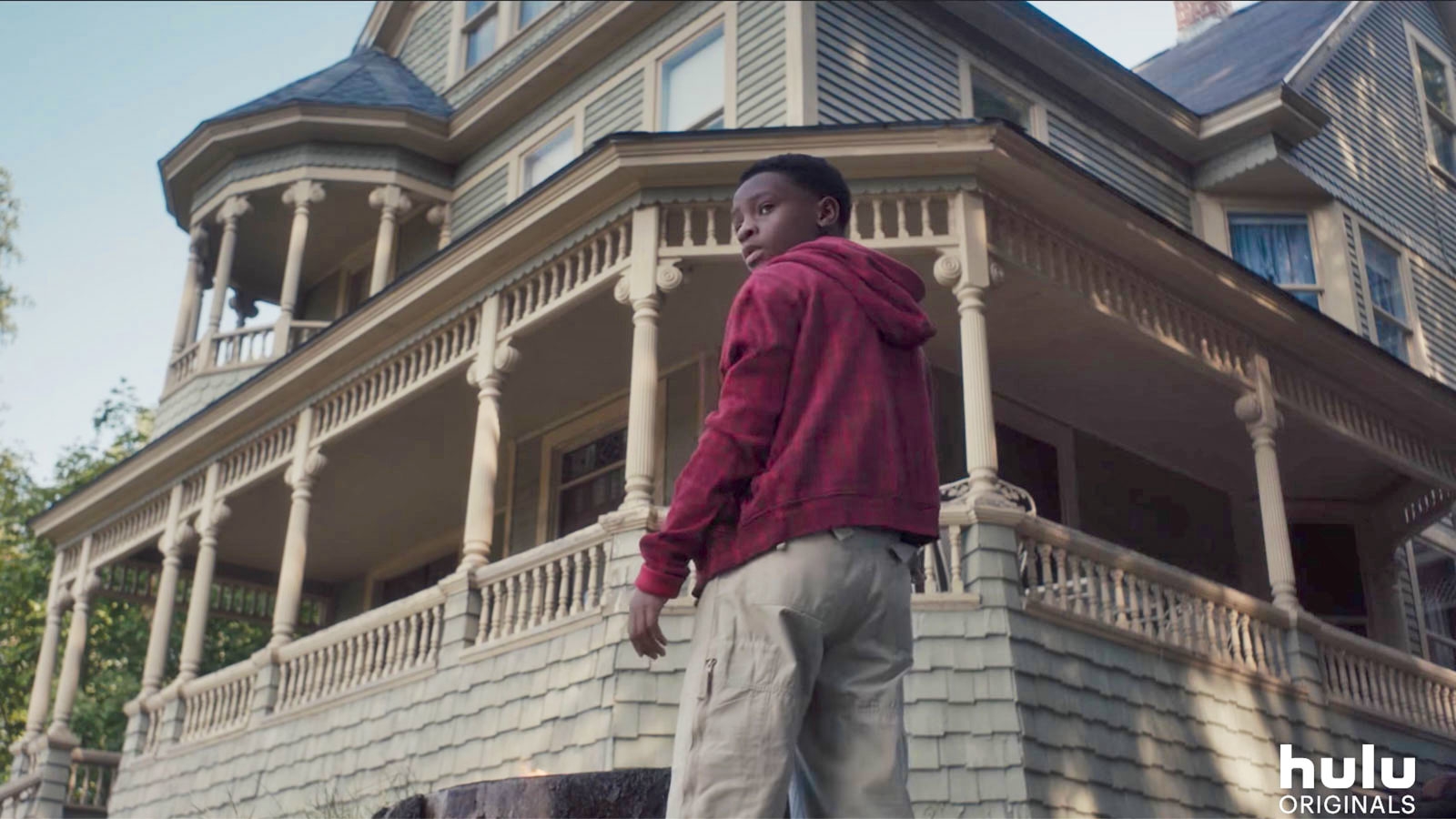 Watch Hulu's first teaser for Stephen King's 'Castle Rock' | DeviceDaily.com