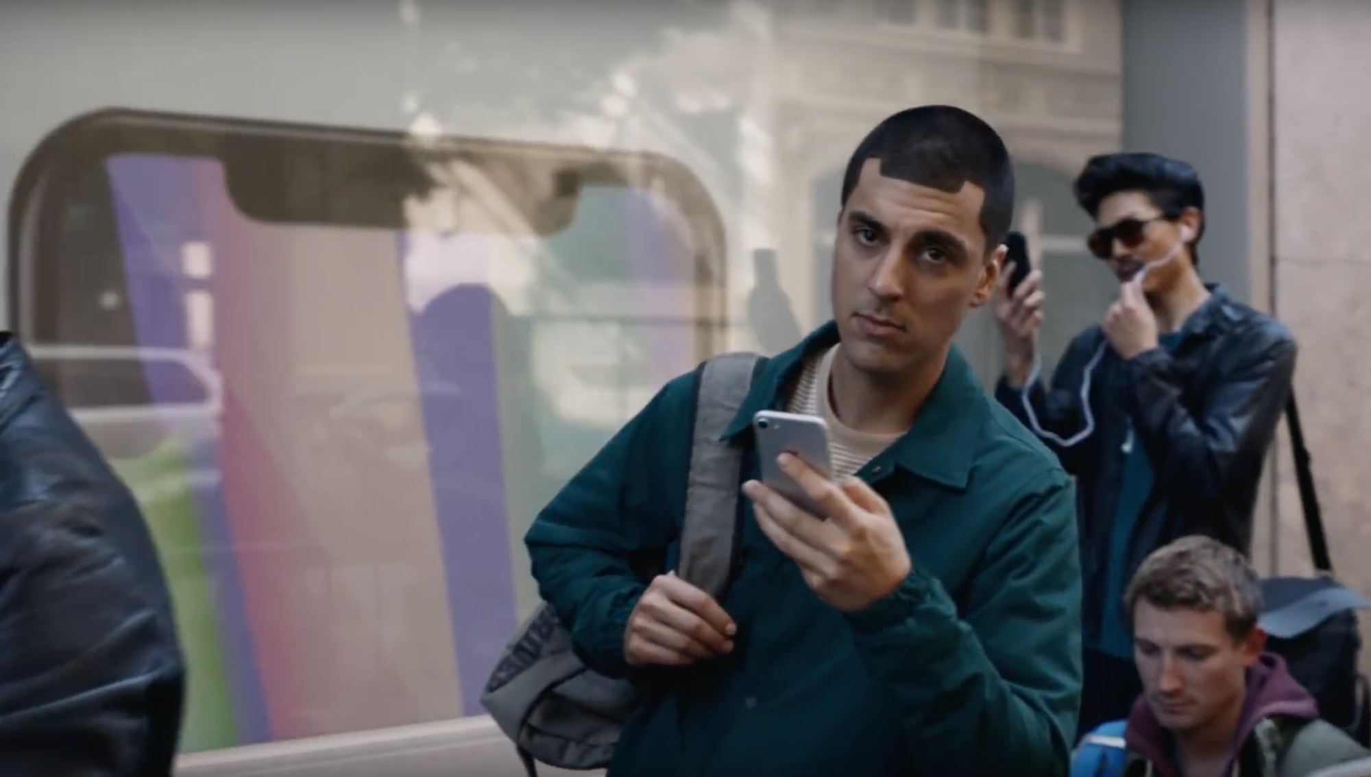 Samsung trolls every generation of the iPhone in one video | DeviceDaily.com