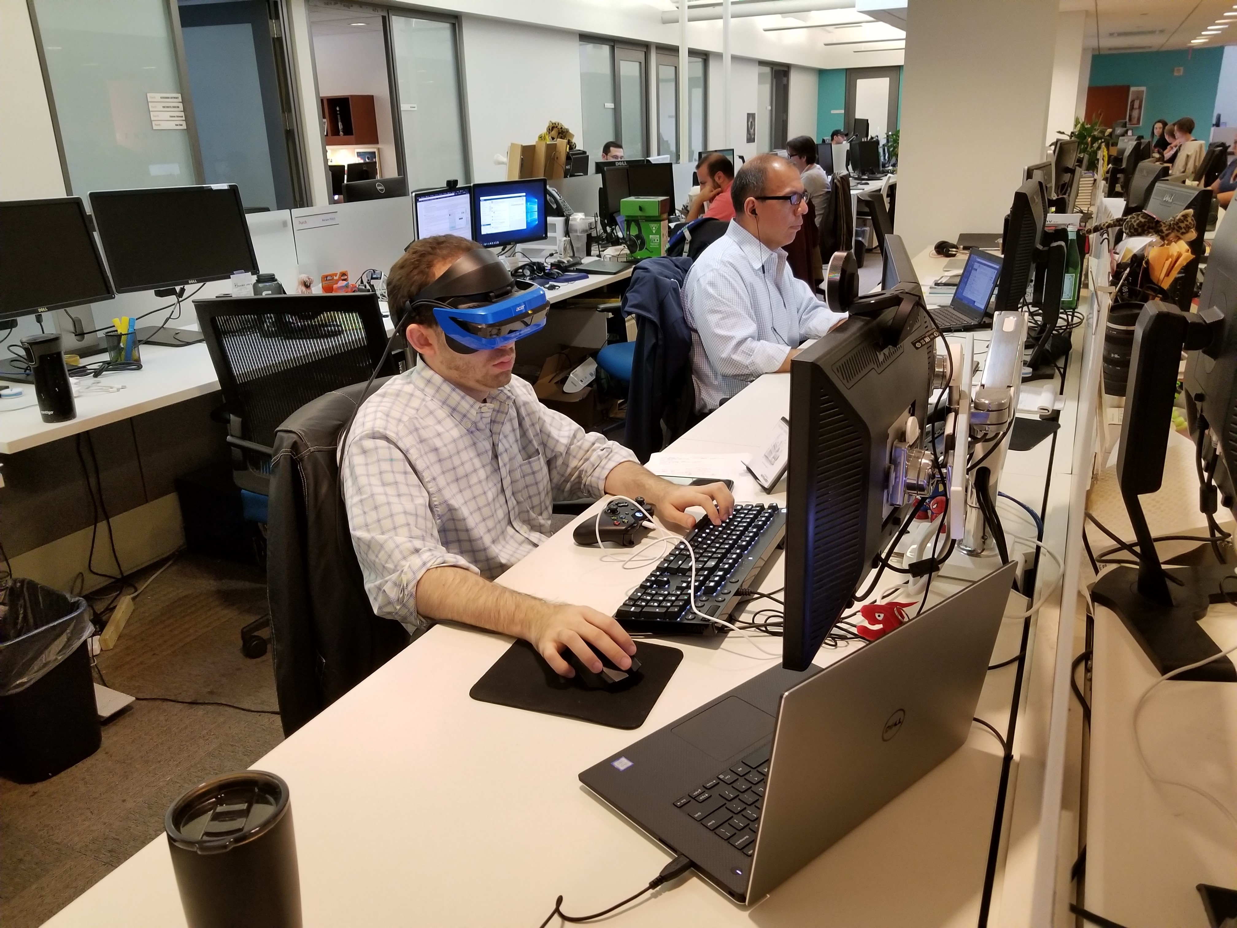 I spent a day working in Windows 10 Mixed Reality | DeviceDaily.com