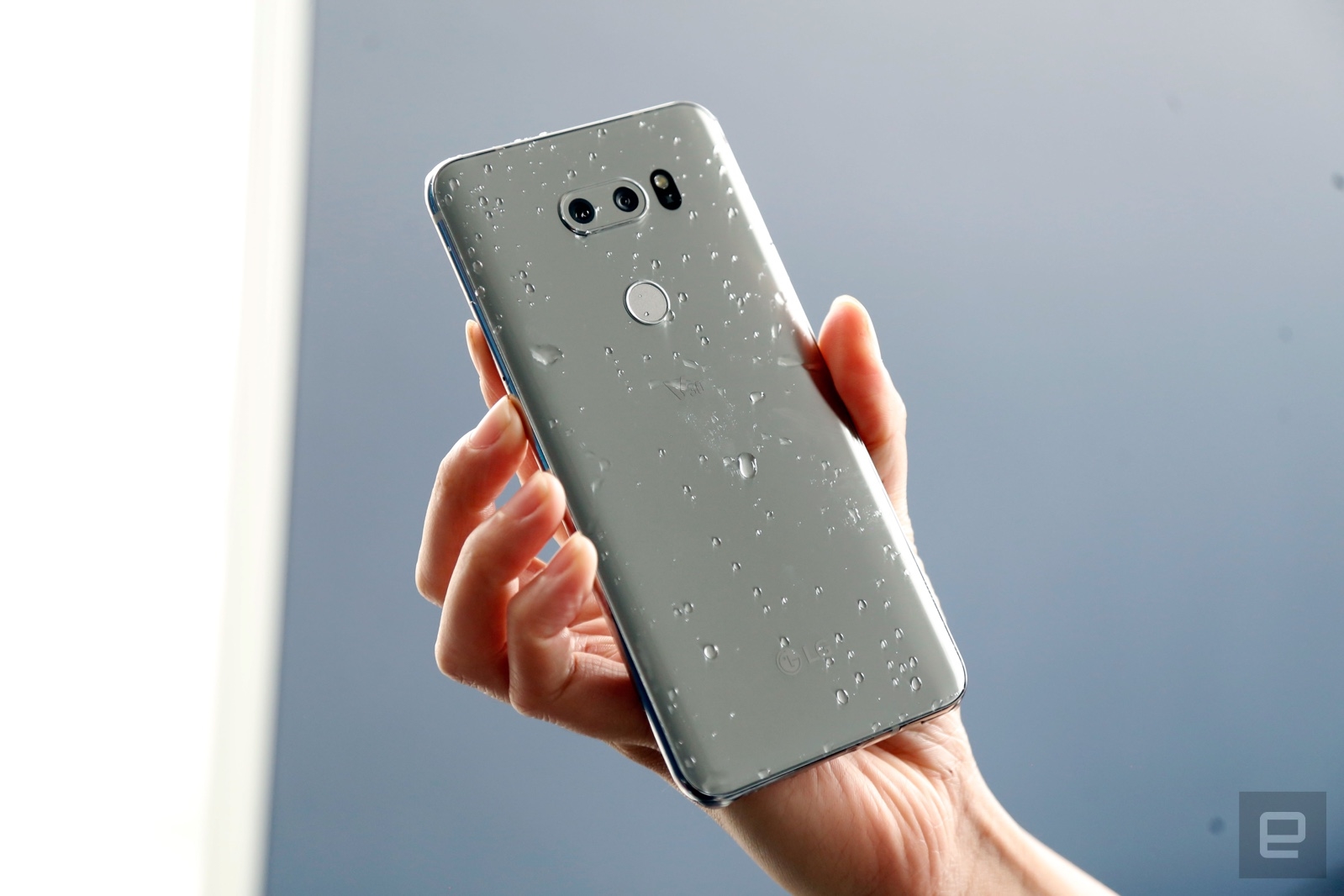 LG V30 review: LG’s latest flagship needs more polish | DeviceDaily.com
