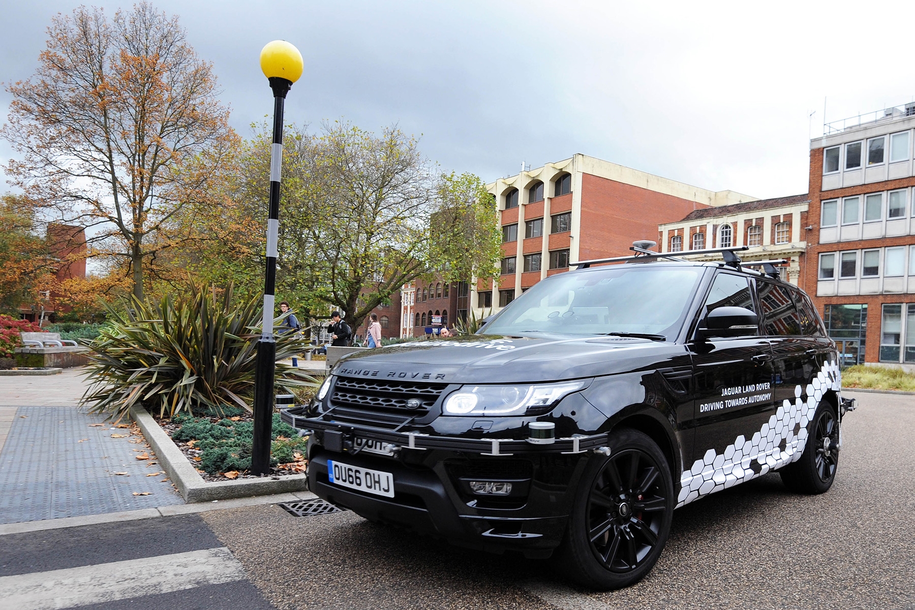 ‘Connected’ cars are hitting UK roads for the first time | DeviceDaily.com