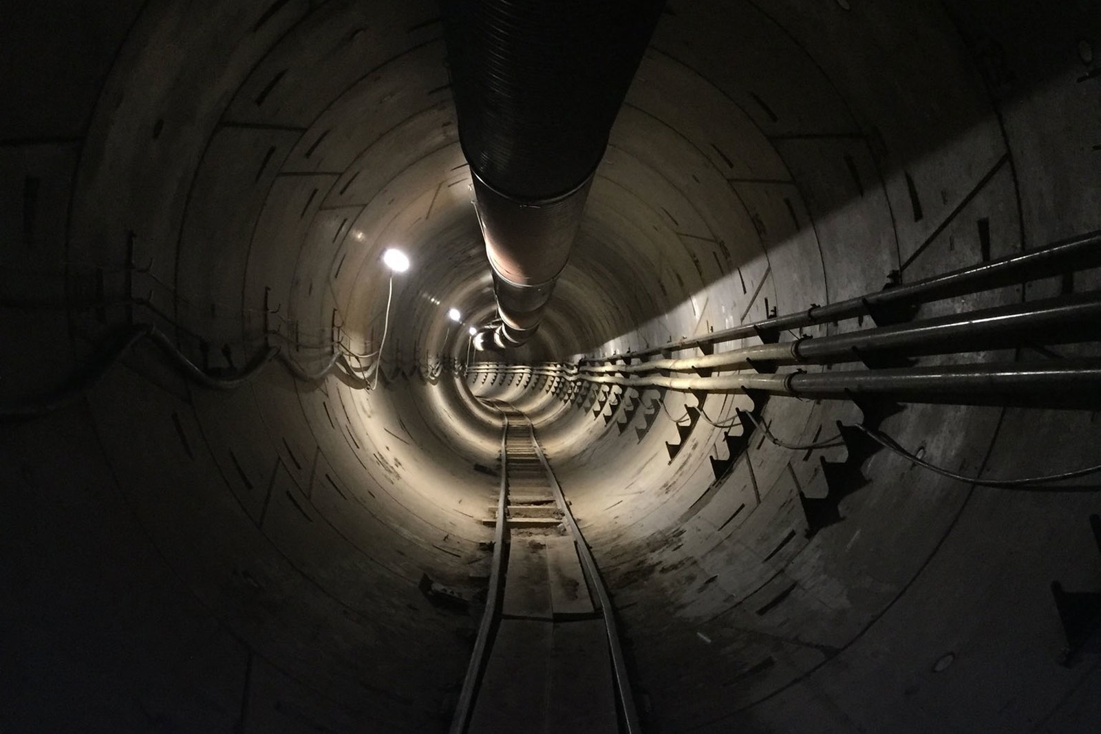 Elon Musk offers peek at traffic-dodging tunnel in Los Angeles | DeviceDaily.com